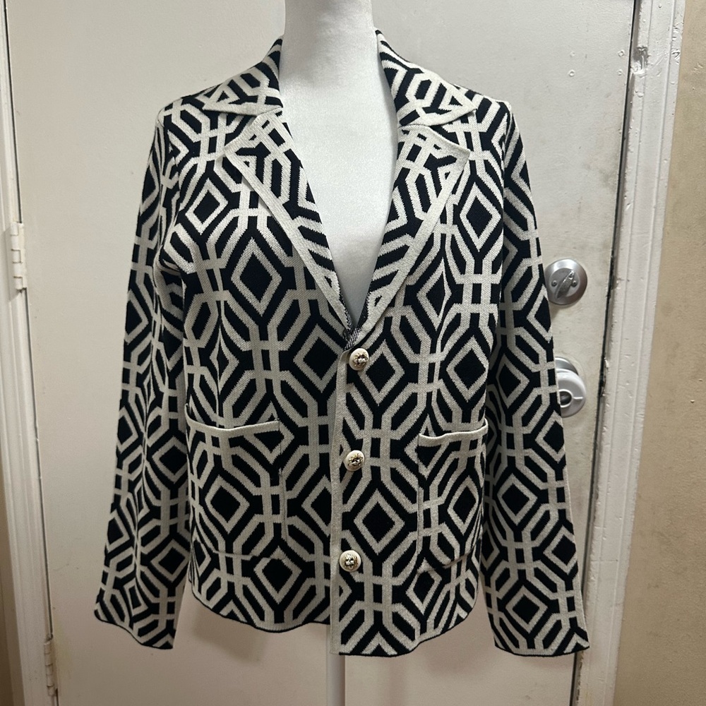Black and White Geometric Blazer with Structured Tailoring